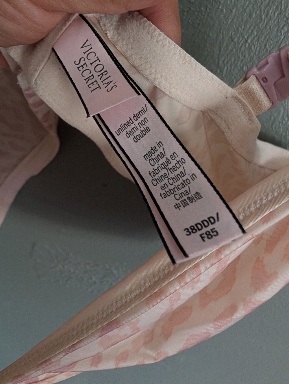 Victoria's Secret Light Pink Leopard Underwire Bra - Picture 2 of 4